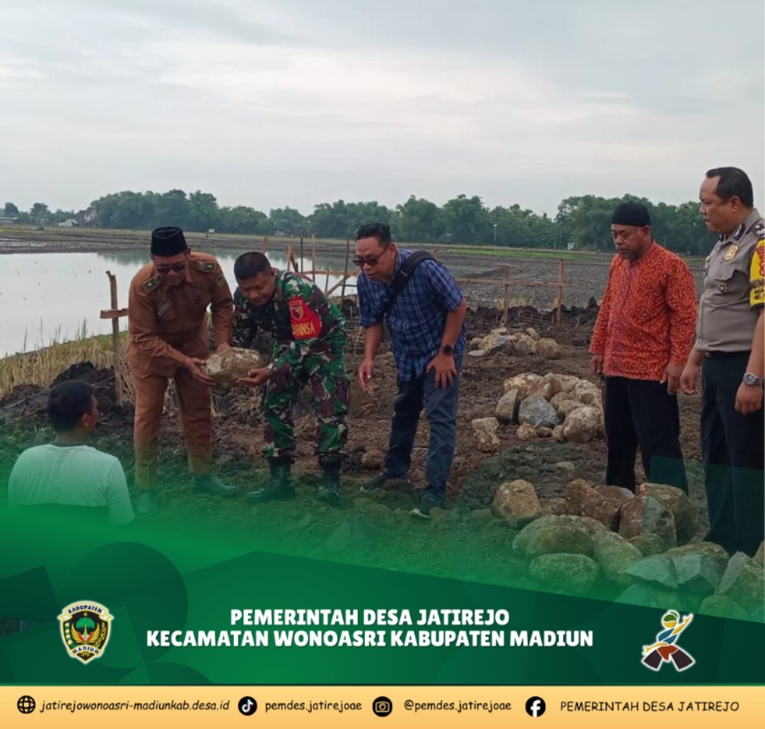 MEMBANGUN FONDASI KEMANDIRIAN : KOPERASI DESA MERAH PUTIH (KDMP) RESMI DIBANGUN DENGAN PELETAKAN BATU PERTAMA OLEH KEPALA DESA JATIREJO